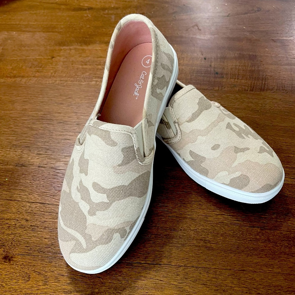 Cat & Jack Camo Slip on Canvas Tan Low Sneaker Casual Shoes Sz 6.5 6 Girls 4